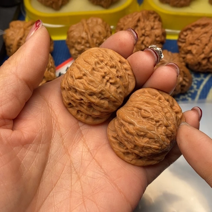 w***恦桃核吊坠铁锤核桃