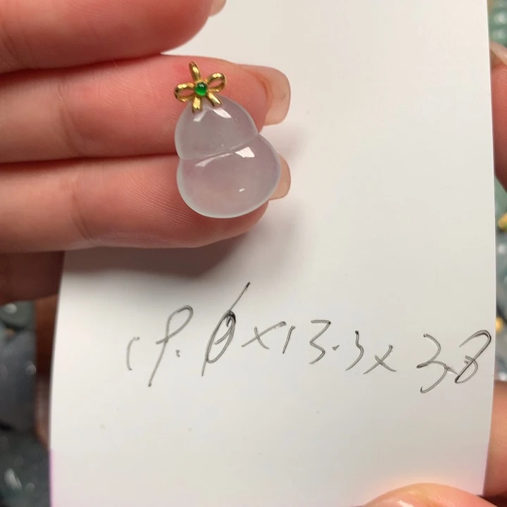 翡翠18K金镶嵌颈饰葫芦