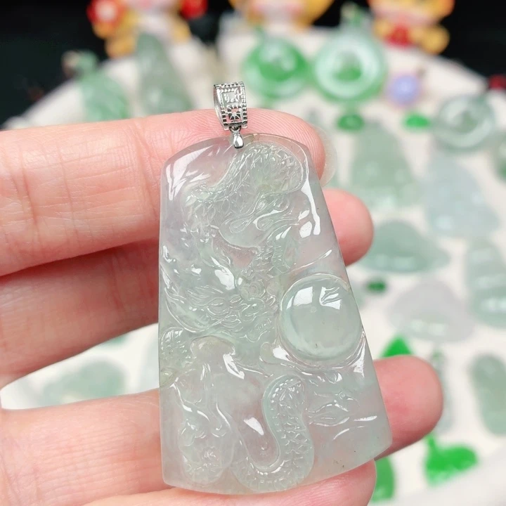 颈饰18K金镶嵌翡翠缅甸天然A货翡翠