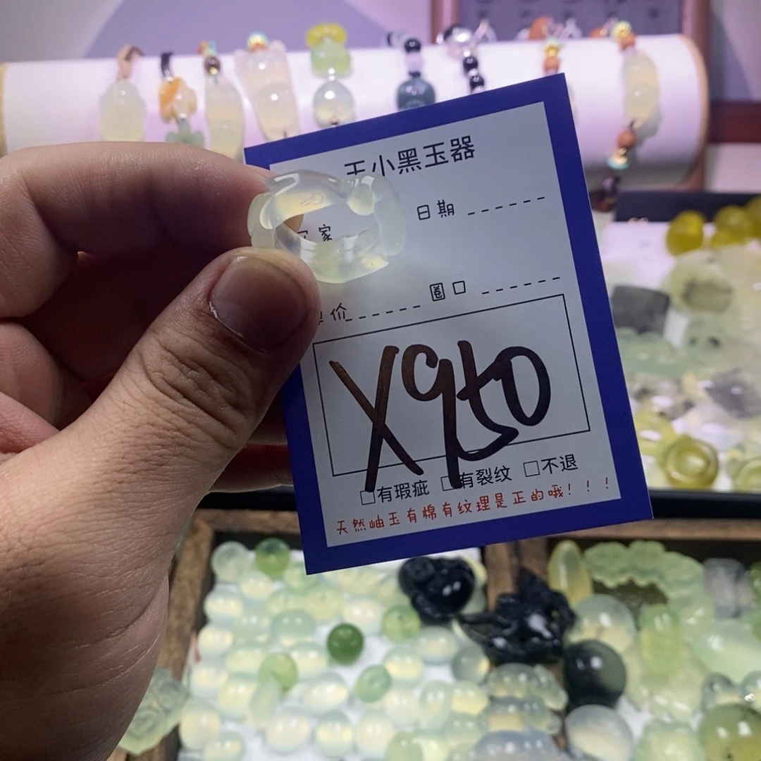 蛇纹石玉未镶嵌颈饰清****?