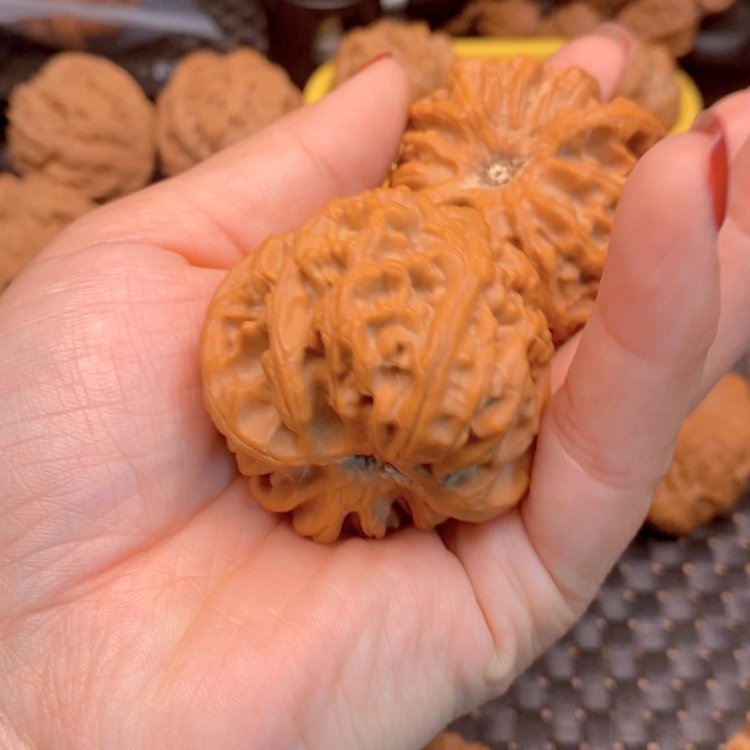 桃核吊坠づ****°文玩核桃