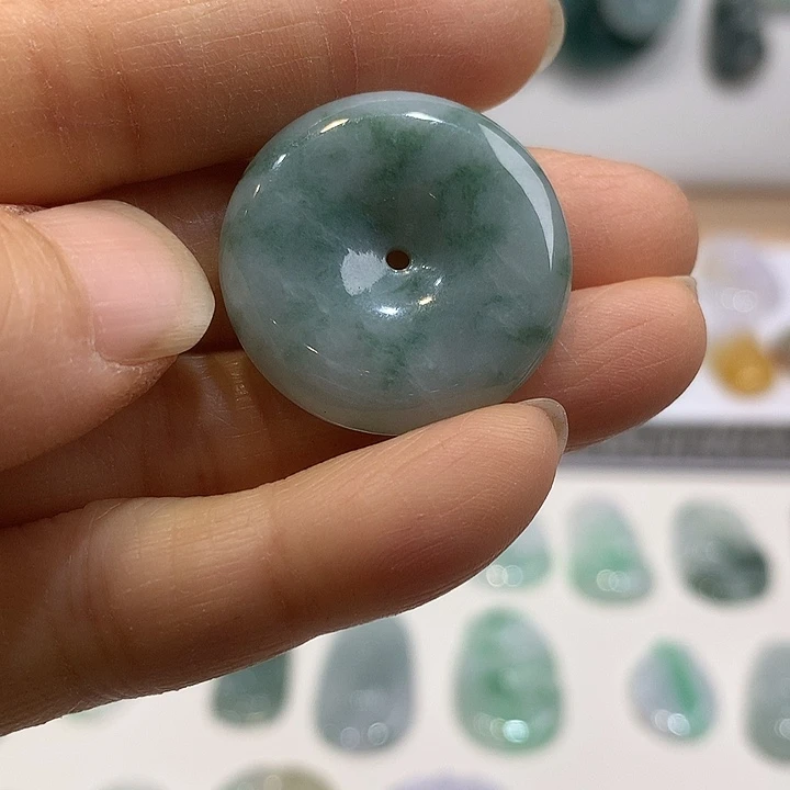 翡翠未镶嵌颈饰76
