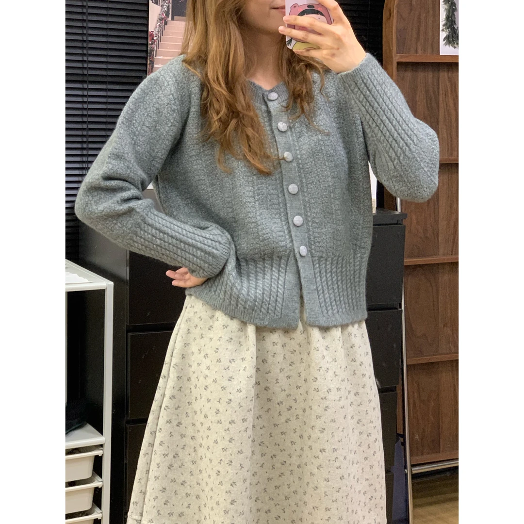 一颗晏 韩系圆领简约高级感提花毛衣