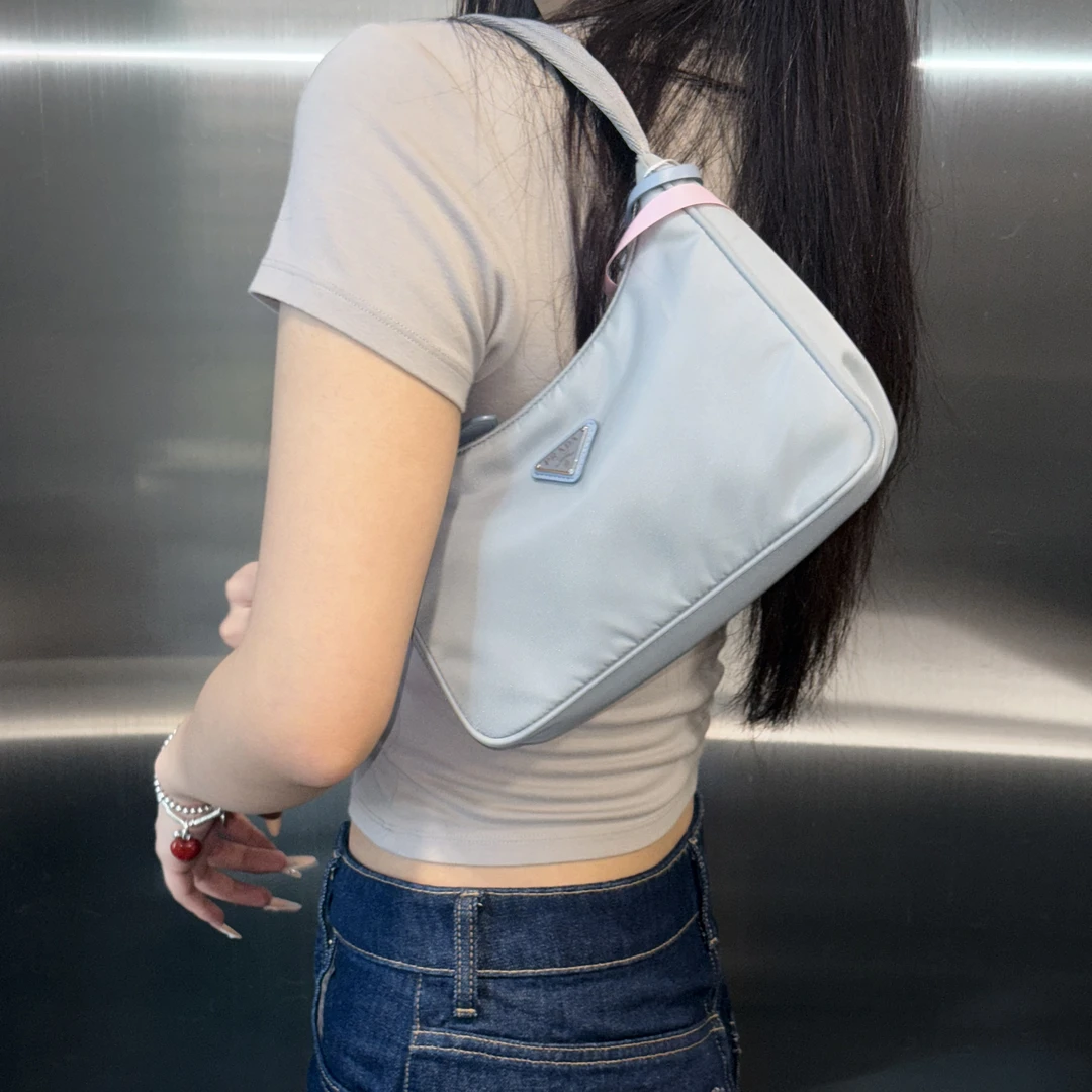 95新 Prada/普拉达 三角标雾霾蓝单肩包
