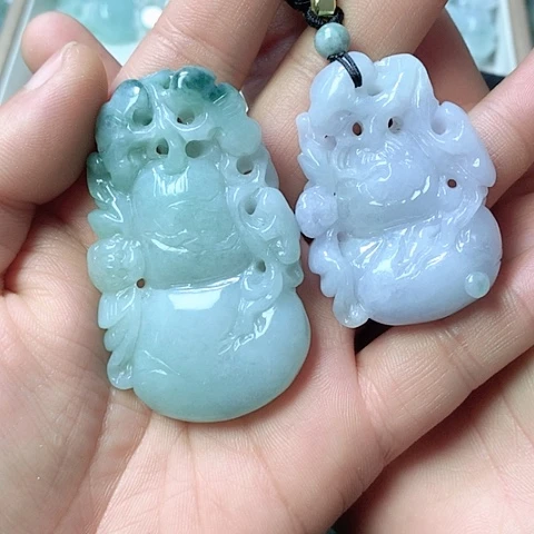 翡翠颈饰未镶嵌孤**立天然缅甸翡翠a货