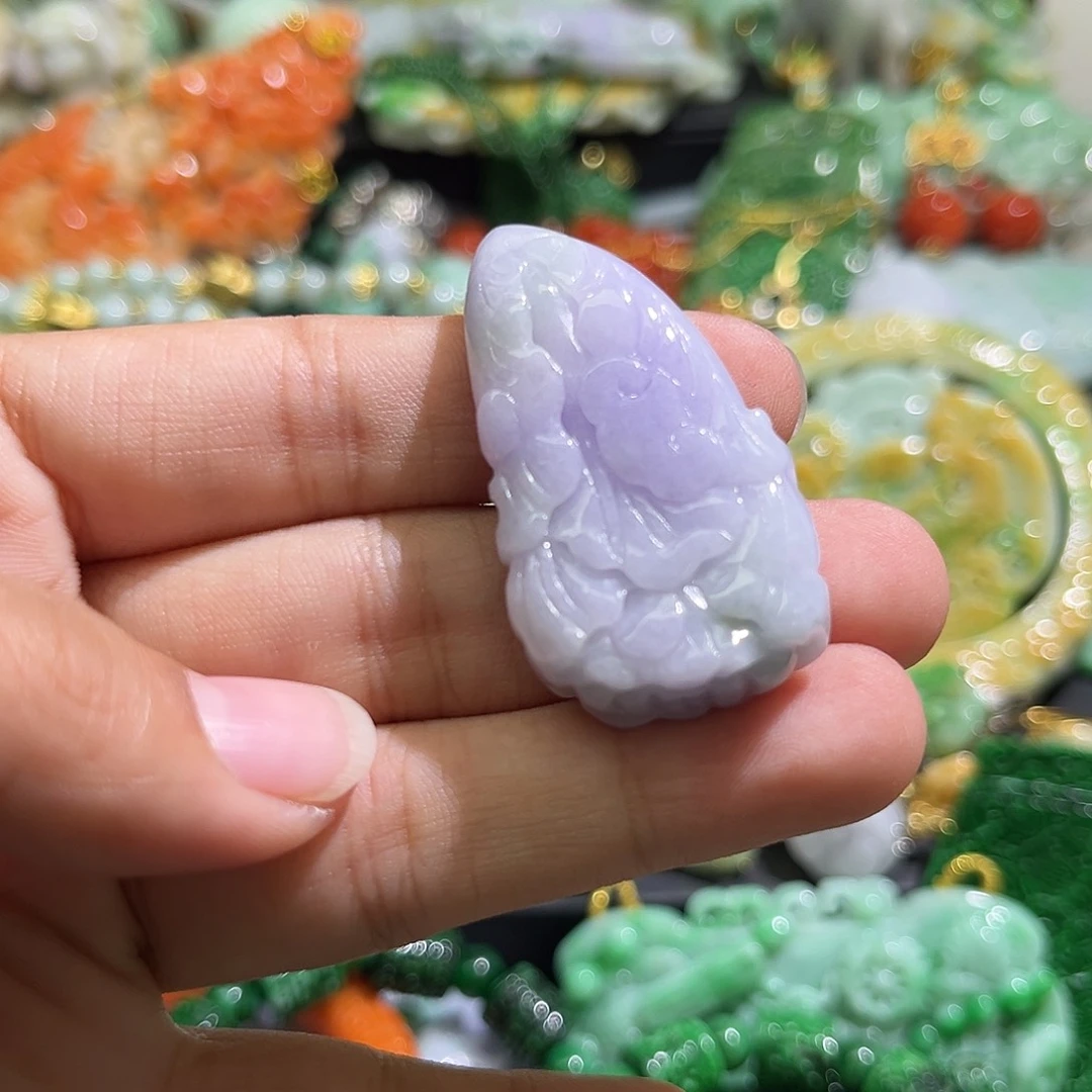 翡翠未镶嵌颈饰待编织