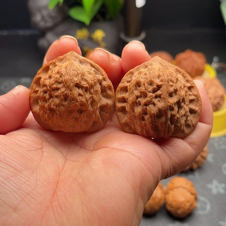 桃核把件全品金牛边42