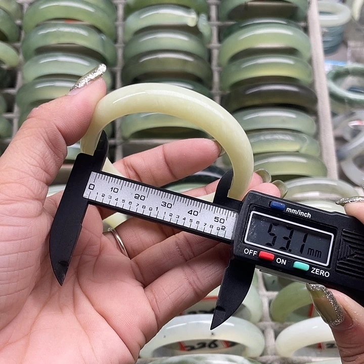 蛇纹石玉未镶嵌手镯239