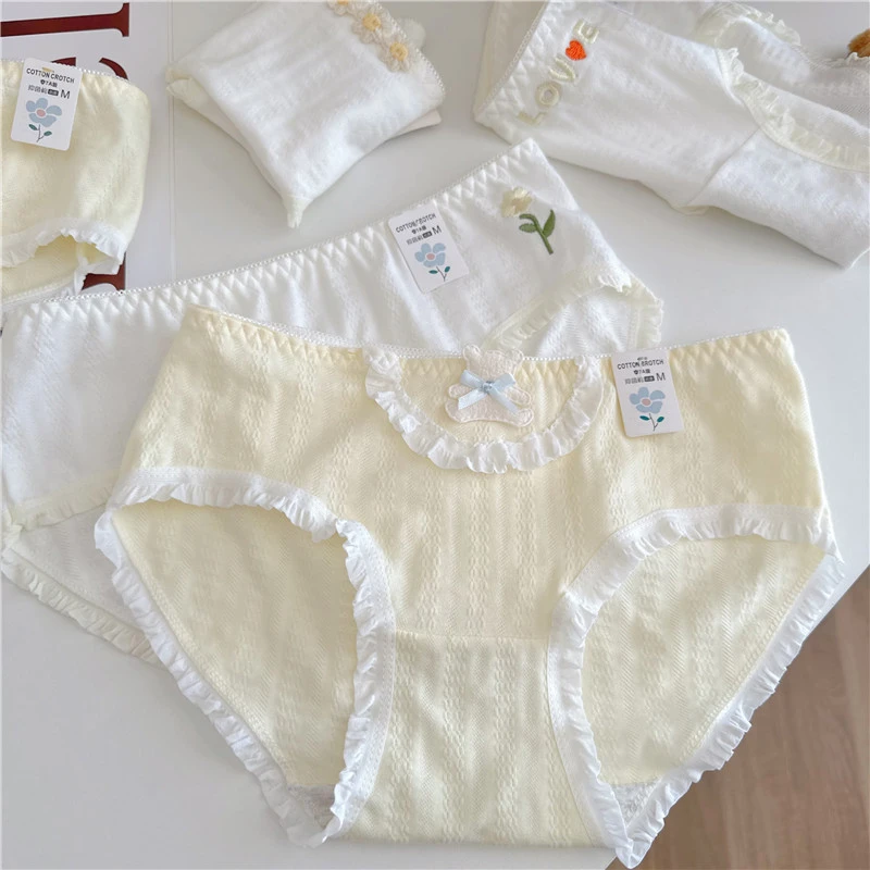 内裤舒适女生抗菌中腰无痕透气甜美日系少女士三角短裤新款