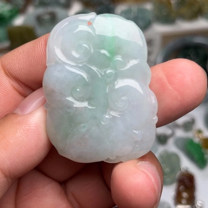 翡翠未镶嵌颈饰如意