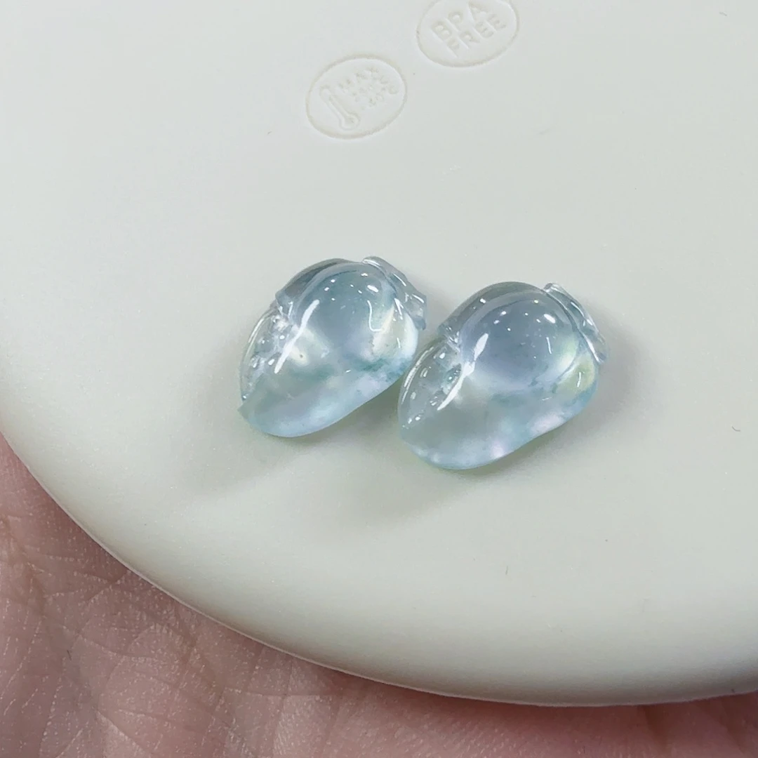 翡翠未镶嵌颈饰蟹钳一对