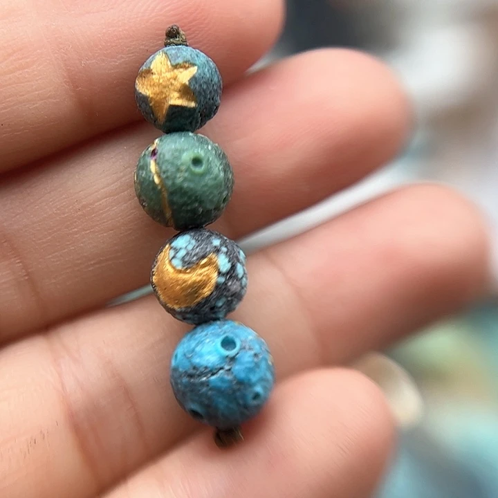 绿松石颈饰未镶嵌