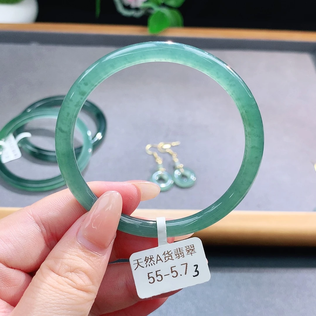 未镶嵌手镯（圆镯）翡翠