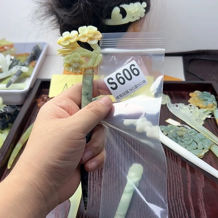 蛇纹石玉发饰合金莹*