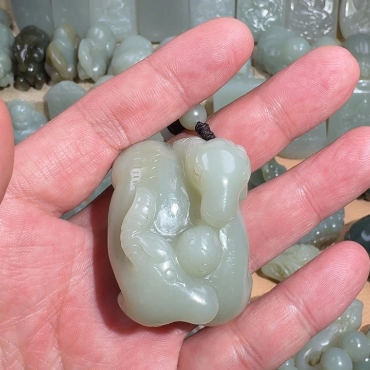 和田玉未镶嵌颈饰