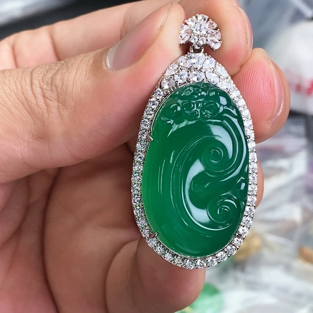只买单纯的吊坠，没带链子，属的性质。