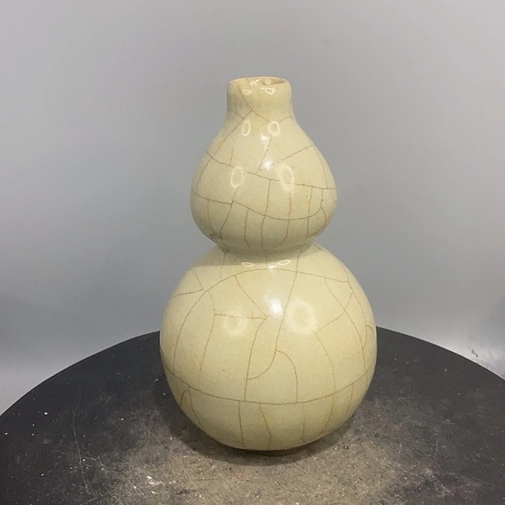 官窑葫芦瓶造型美观