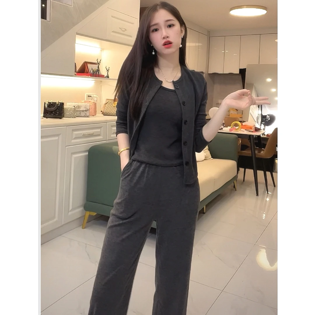 2025秋季新款套装裙女高级感韩系气质时气针织开衫吊带半裙三件套