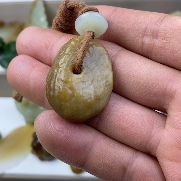 和田玉（糖玉）未镶嵌颈饰