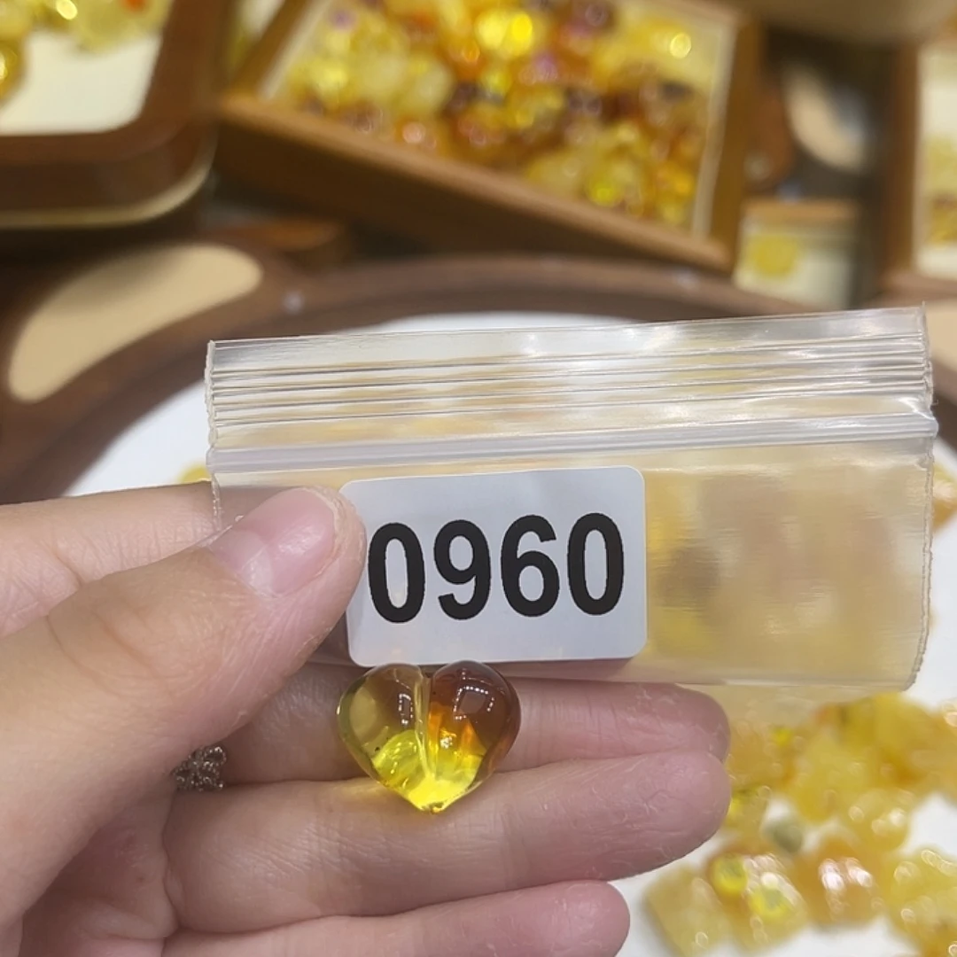 琥珀未镶嵌颈饰蜜蜡