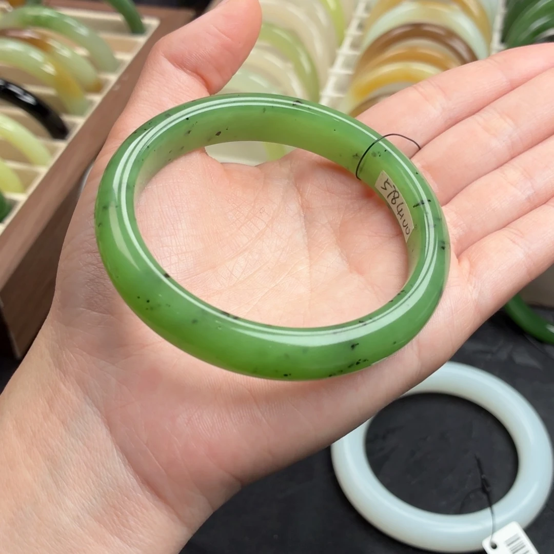 和田玉未镶嵌手镯-碧玉果绿猕猴桃107号