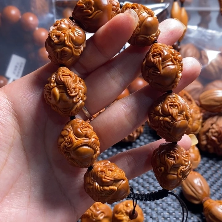 橄榄核吊坠乘**浪八宝财神