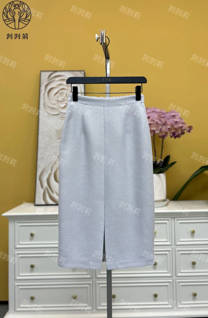 剀剀莉（银河）醋酸莱赛尔人丝鱼鳞纱气质显瘦银灰色前开叉小香半裙