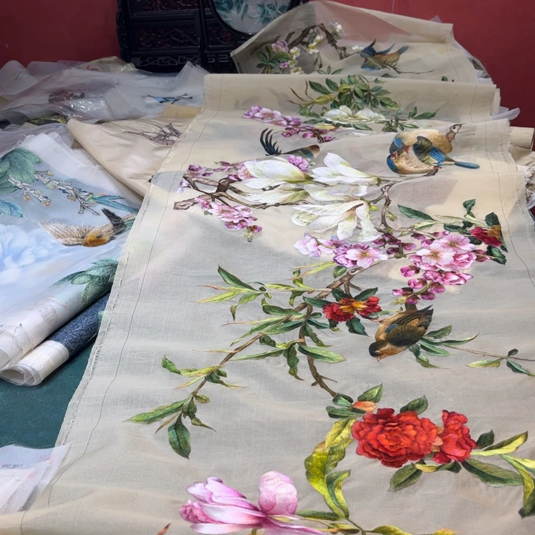 飞***西织绣纯手工打造一位优秀青年