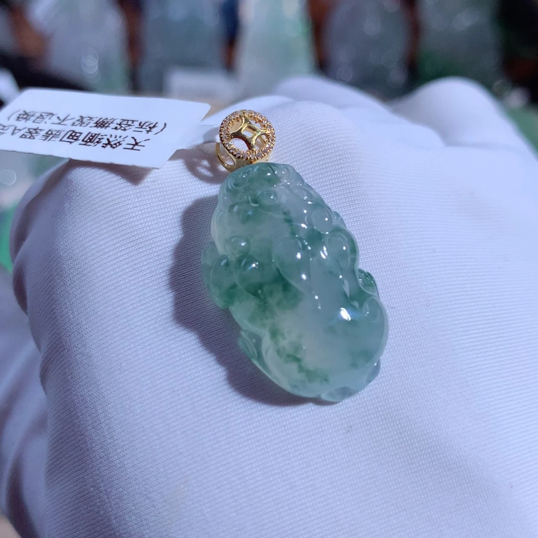 翡翠颈饰18K金镶嵌貔貅