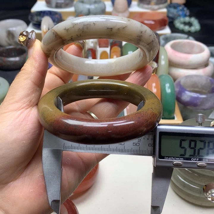 未镶嵌手镯石英质玉