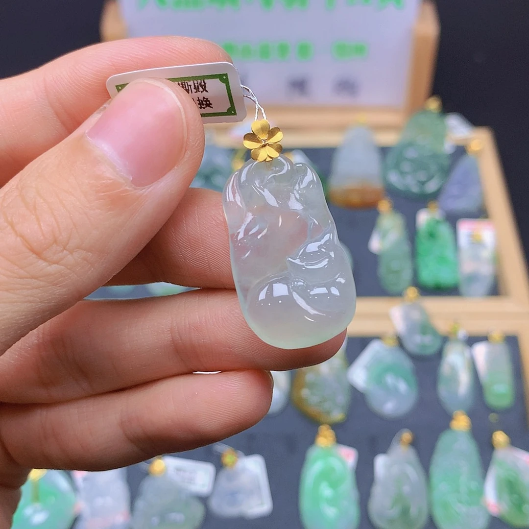 翡翠18K金镶嵌颈饰翡翠