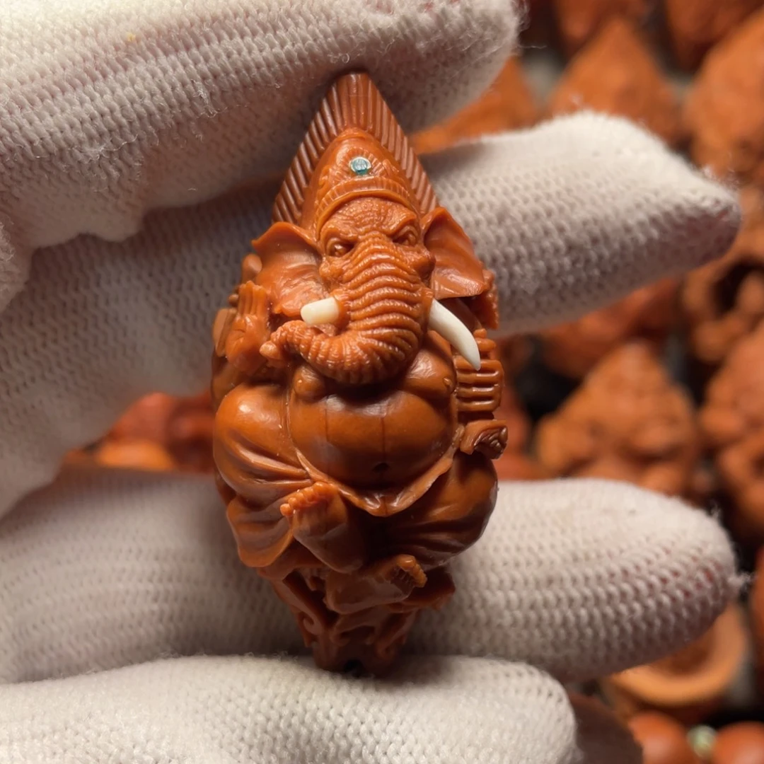 橄榄核吊坠核雕象神