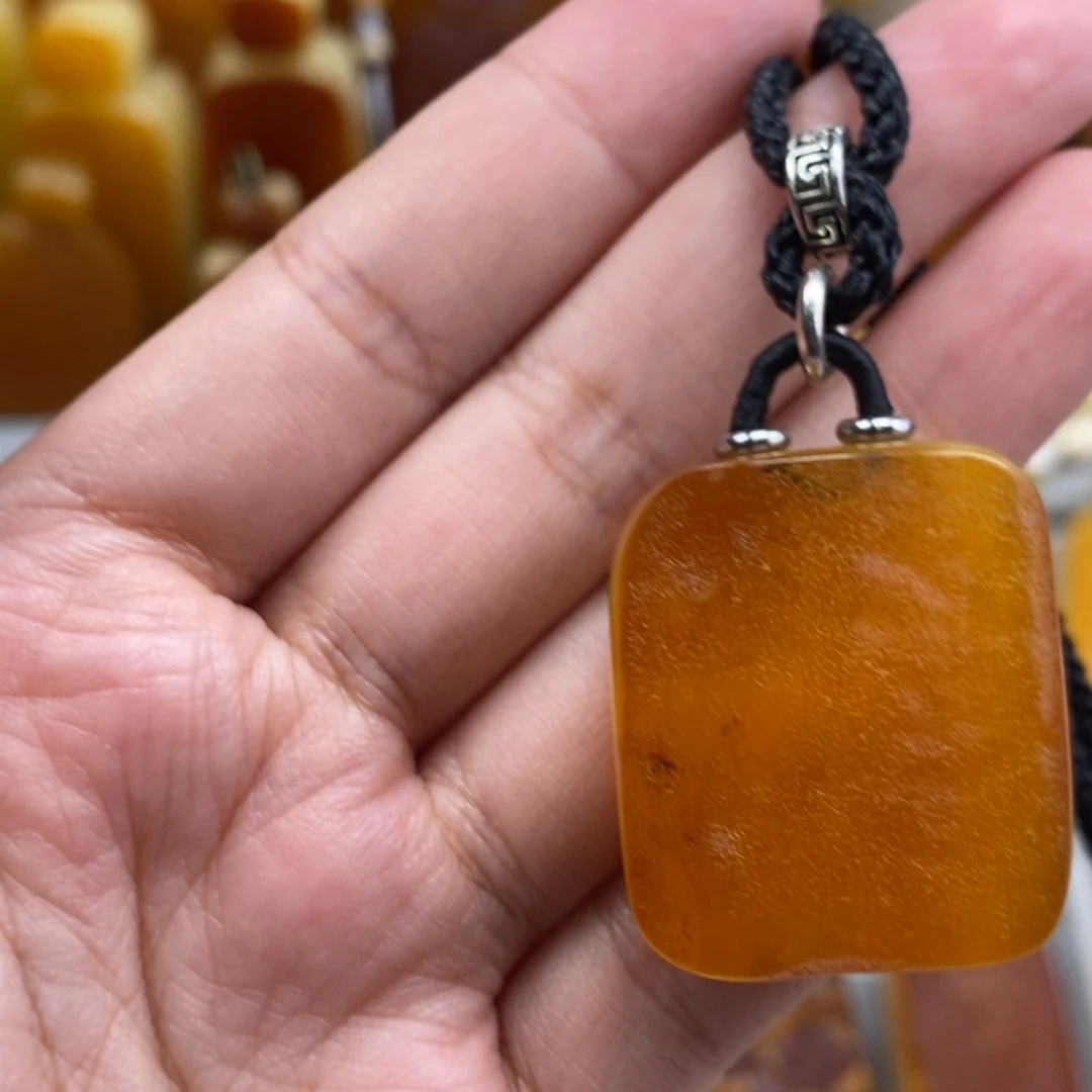 琥珀吊坠(赠链)未镶嵌