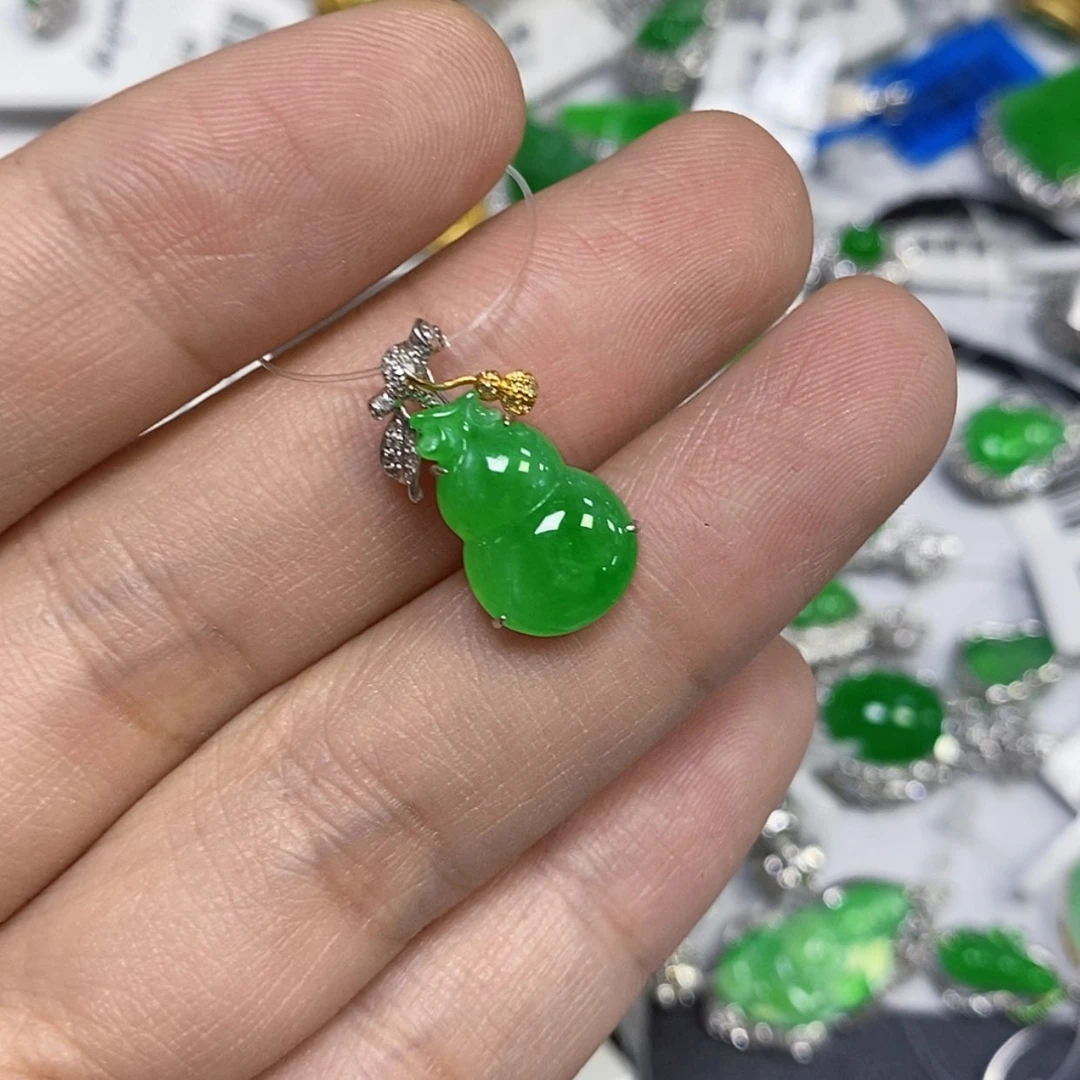 【闪购商品】颈饰18K金镶嵌翡翠干*面吊坠