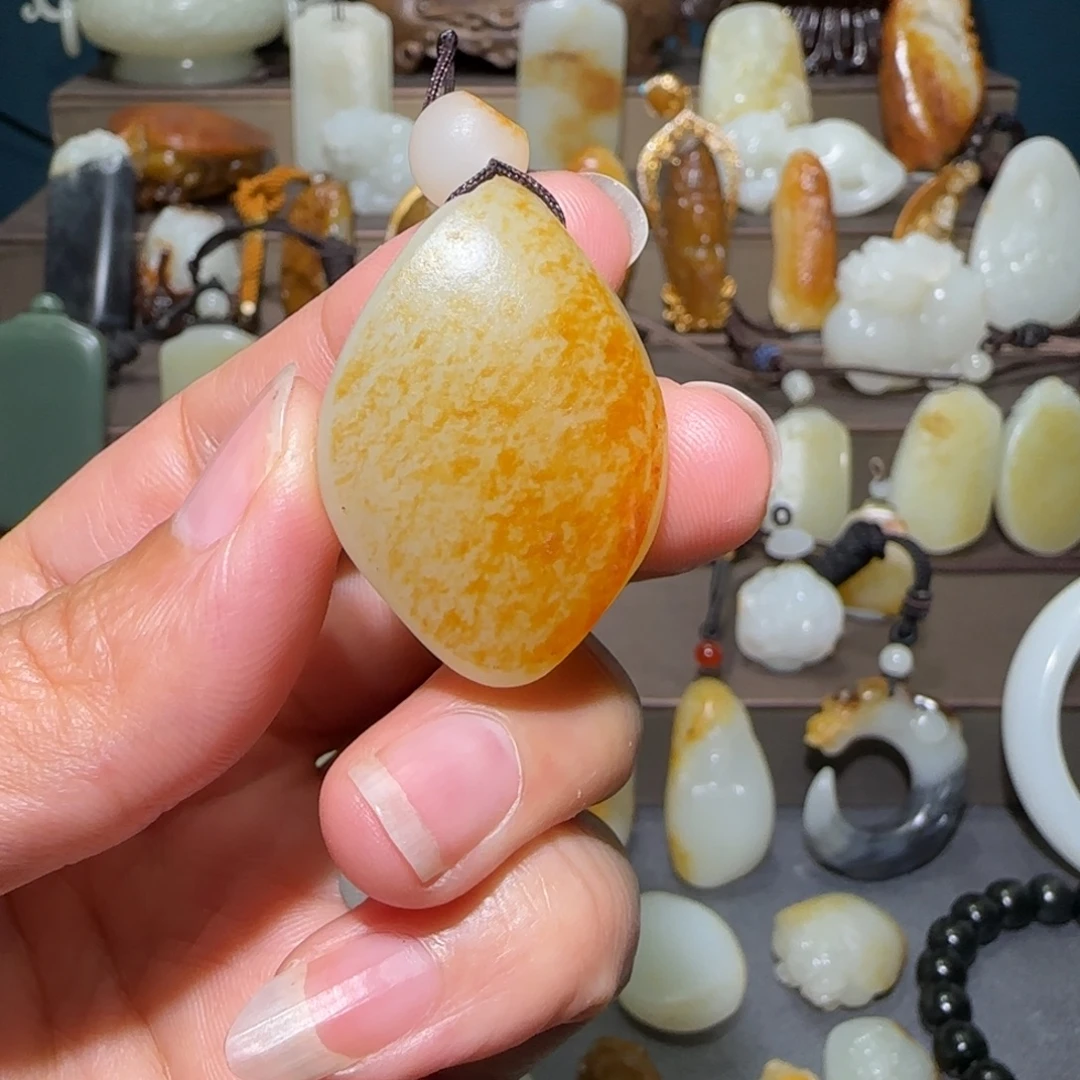 飞***星和田玉未镶嵌颈饰