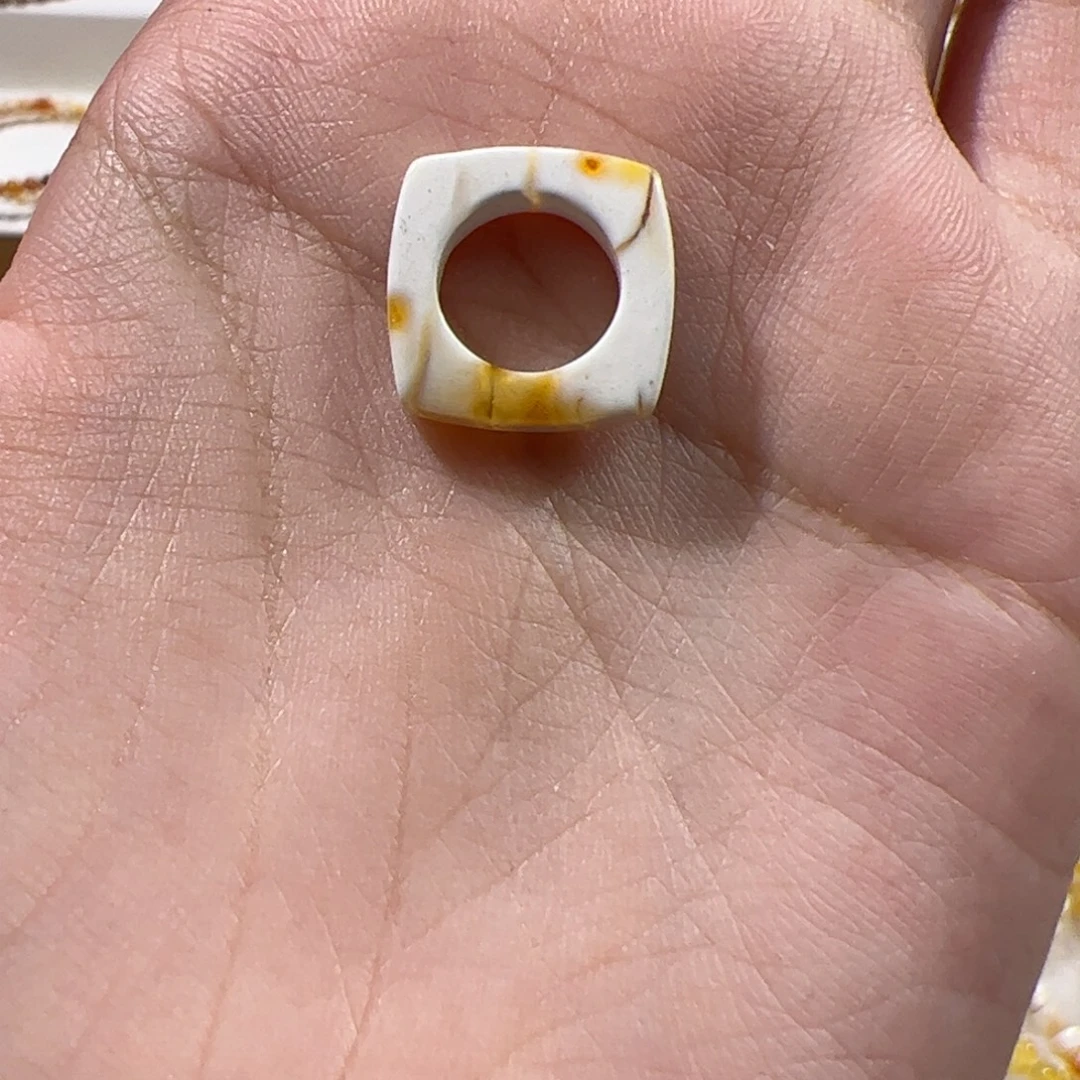 琥珀未镶嵌珠宝奇石瓷白跑环
