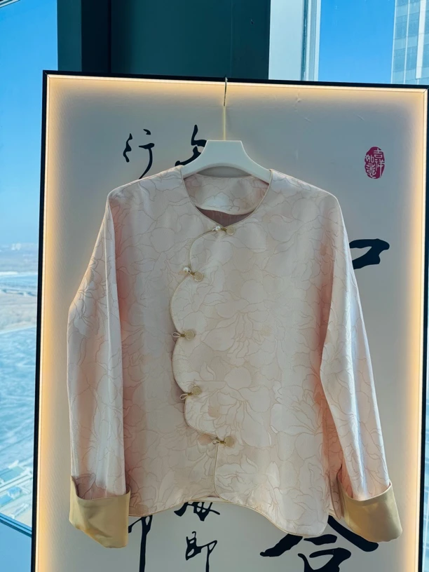 牡丹花全丝花瓣襟外搭