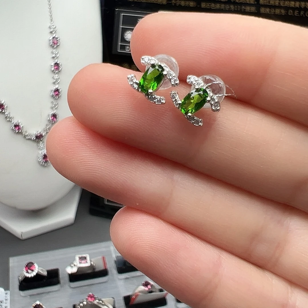 银S925镶嵌耳钉透辉石