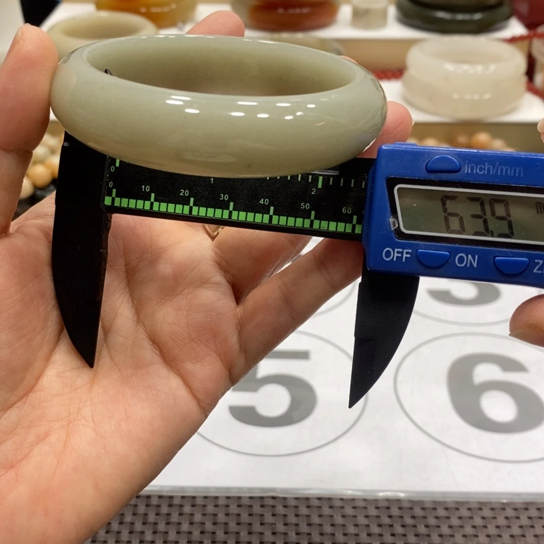 石英岩玉未镶嵌手镯