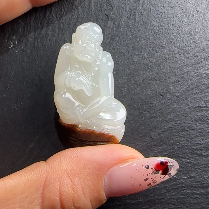 潇***^和田玉未镶嵌颈饰