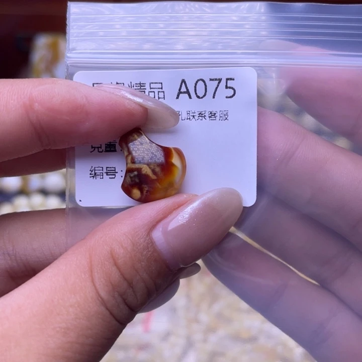 琥珀未镶嵌裸石琥珀