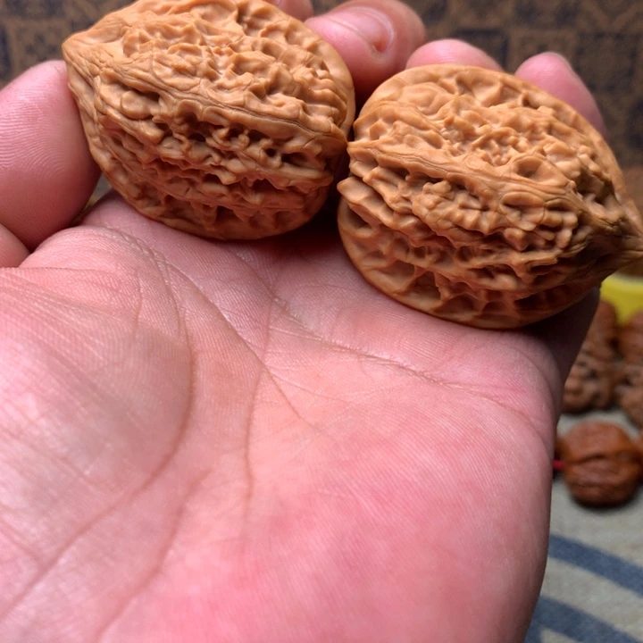 吊坠桃核鸡心好看