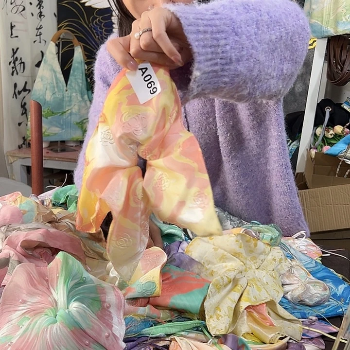 她***星069方巾发圈不退不换