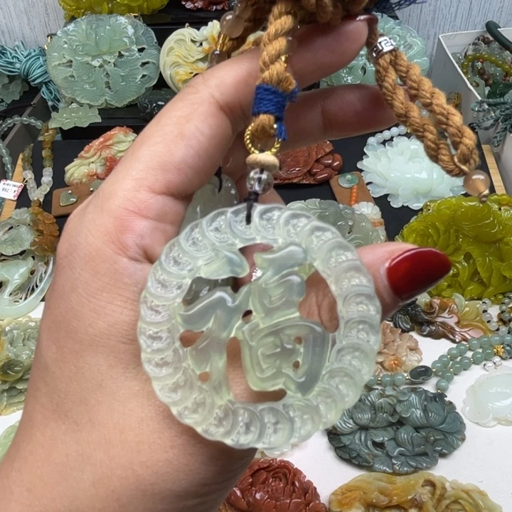 蛇纹石玉未镶嵌颈饰