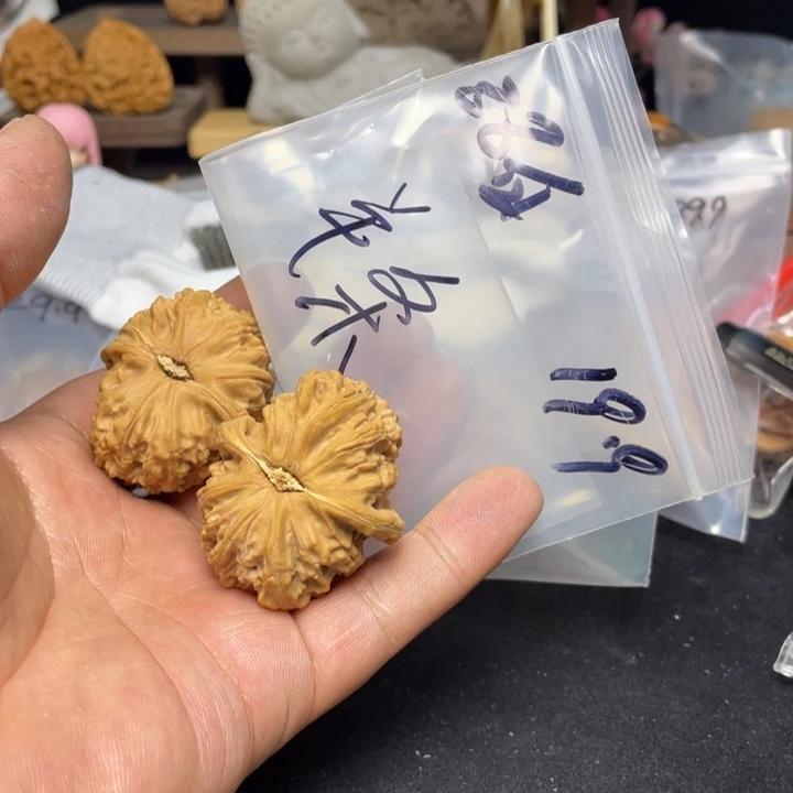 文玩核桃把件半***?白狮子