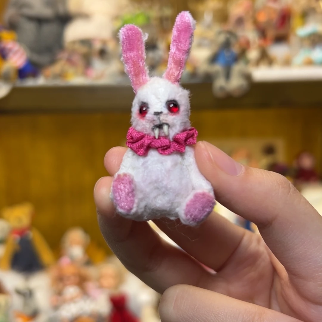 毛绒俄罗斯艺术家兔子