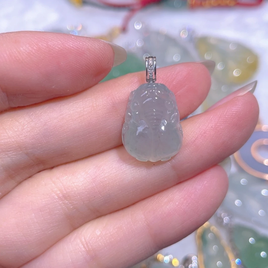 颈饰18K金镶嵌翡翠翡翠