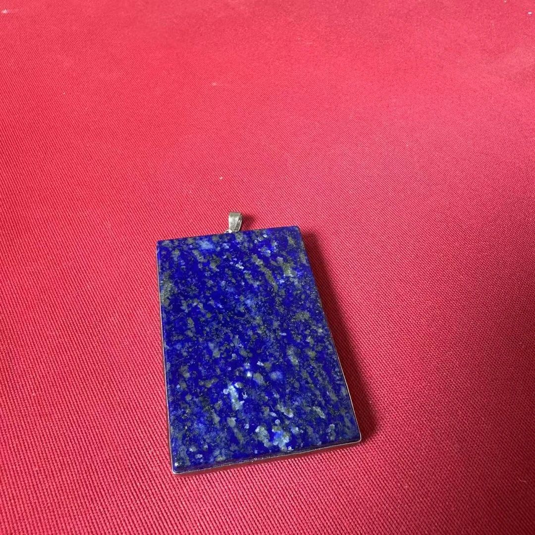 走进万家专属 H031 吊坠