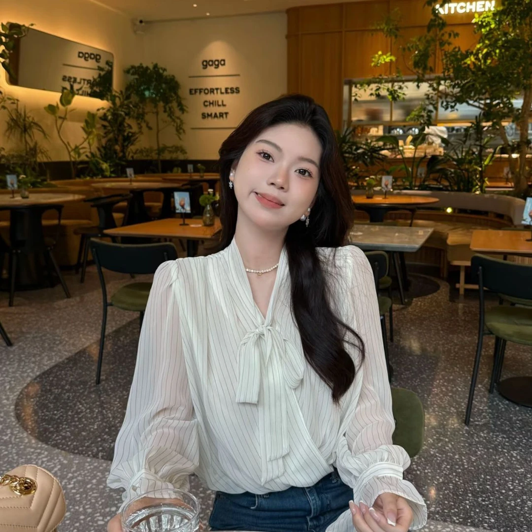 柔光秘境韩系气质飘带条纹衬衫女薄款V领喇叭袖设计感小众上衣