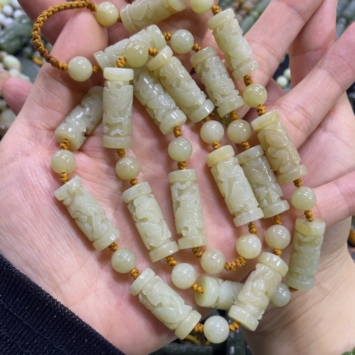 颈饰未镶嵌和田玉阿*